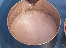 北海道産てんさい糖を加えることで天然の保湿成分を補います。